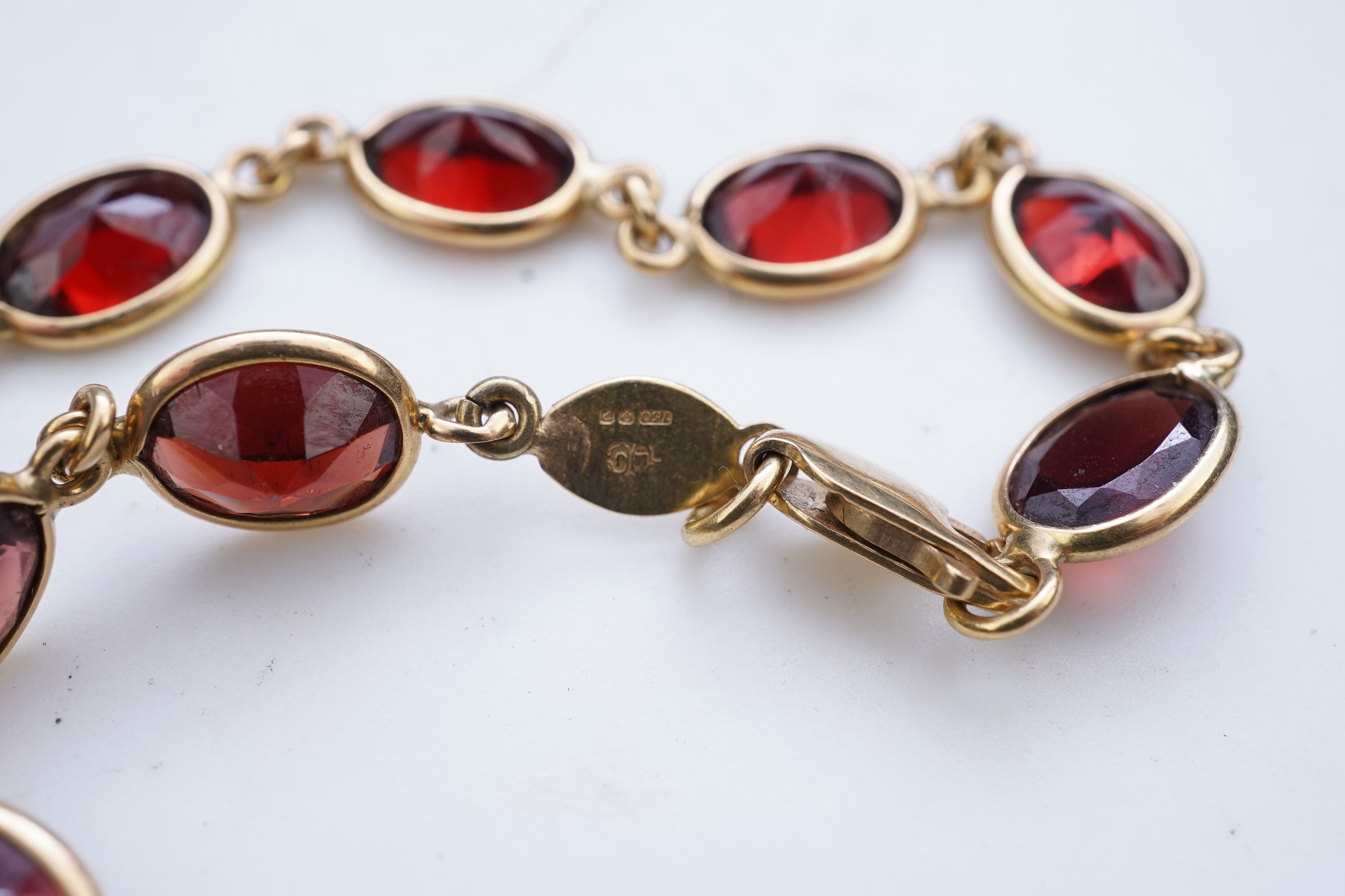 A garnet necklace